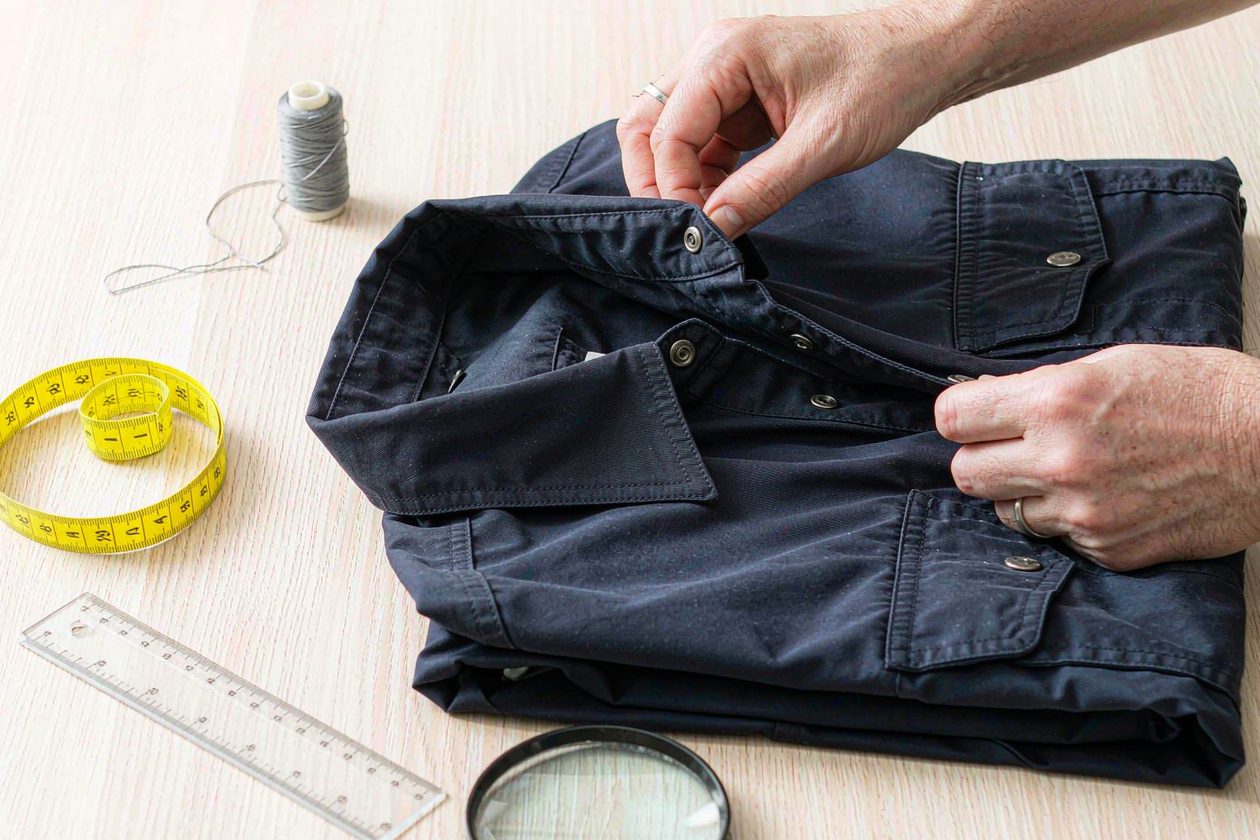 验货时测量缝口与检查辅料 工作服做工怎么看?针距、线迹、加固点、辅料,6处细节决定能穿多久(图3)